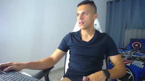 Snapshot of davisito7 chatting on January 21, 2025, 3:59 am David Angel online show from January 21, 2025, 3:59 am