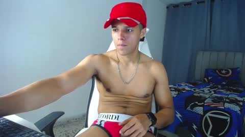 Snapshot of davisito7 chatting on February 4, 2025, 4:05 am David Angel online show from February 4, 2025, 4:05 am