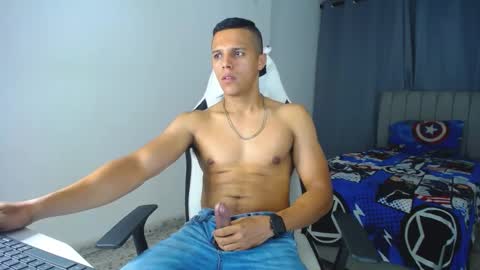 Snapshot of davisito7 chatting on February 14, 2025, 5:30 am David Angel online show from February 14, 2025, 5:30 am