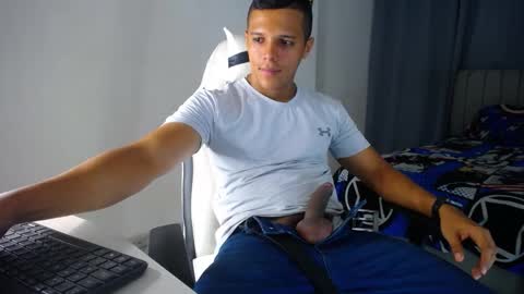 Snapshot of davisito7 chatting on December 18, 2025, 5:02 am David Angel online show from December 18, 2025, 5:02 am