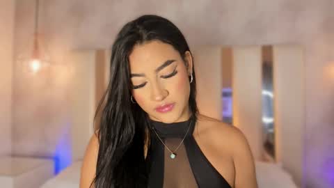 dea_athenea online show from November 4, 2025, 8:08 pm