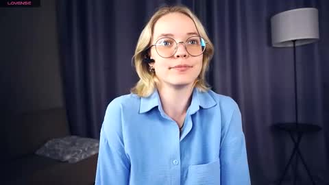 Charlie 18yo online show from September 8, 2025, 4:06 pm