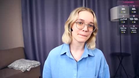Charlie 18yo online show from September 10, 2025, 4:07 pm