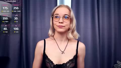 Charlie 18yo online show from October 14, 2025, 5:30 am