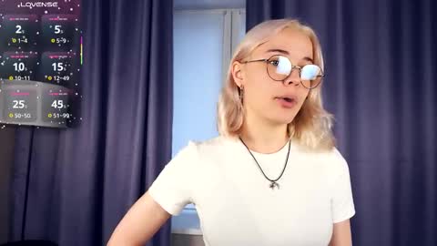 Charlie 18yo online show from November 10, 2025, 6:01 am