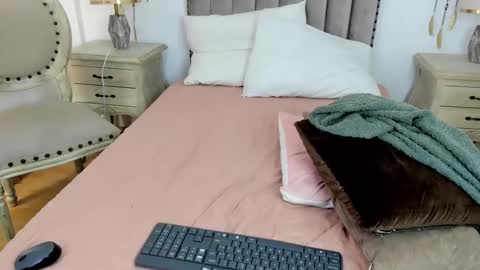 Debora online show from March 9, 2025, 2:32 pm