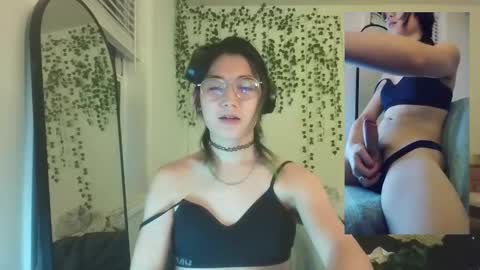 Snapshot of deciduousdoll chatting on October 27, 2025, 5:11 am deciduousdoll online show from October 27, 2025, 5:11 am