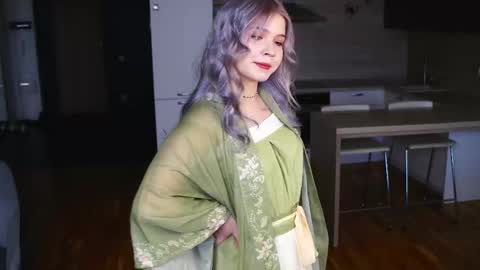 call me Kate or kitty Kate online show from November 10, 2025, 4:55 am