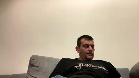 Snapshot of defloy chatting on December 1, 2025, 8:03 pm Defloy online show from December 1, 2025, 8:03 pm