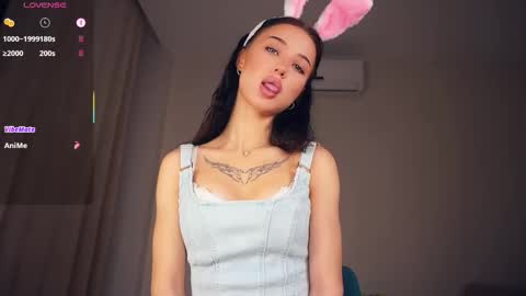 Snapshot of delanakimbral chatting on November 26, 2025, 8:04 am Hello everyone Im Tessa Make yourself comfortable. Were going to have fun together online show from November 26, 2025, 8:04 am