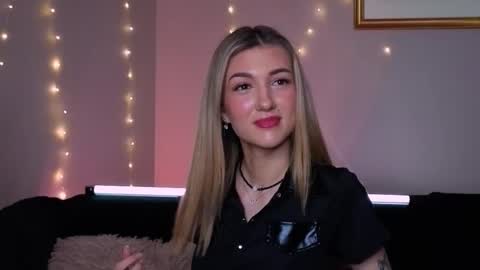 Snapshot of delcieodoherty chatting on November 27, 2025, 8:22 pm Adla online show from November 27, 2025, 8:22 pm