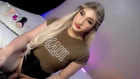 Chesca online show from December 8, 2024, 11:19 pm