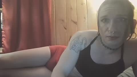 Snapshot of demelzabehr chatting on December 16, 2024, 7:15 am Frankie online show from December 16, 2024, 7:15 am