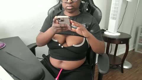 Snapshot of demichocolatekink chatting on November 23, 2025, 3:12 pm Chocolatekink online show from November 23, 2025, 3:12 pm