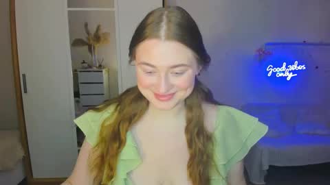 Snapshot of demure_soul chatting on February 8, 2025, 7:04 am Sophie online show from February 8, 2025, 7:04 am