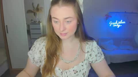 Snapshot of demure_soul chatting on February 9, 2025, 7:16 am Sophie online show from February 9, 2025, 7:16 am