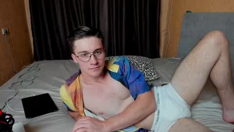 Snapshot of deni_boy99 chatting on September 17, 2025, 6:31 pm Deni online show from September 17, 2025, 6:31 pm