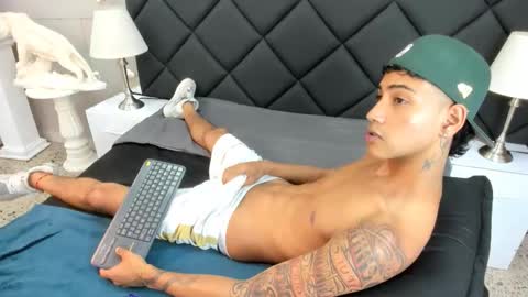 Snapshot of denis_carpenter chatting on November 26, 2025, 7:48 pm Denis Carpenter online show from November 26, 2025, 7:48 pm