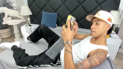 Snapshot of denis_carpenter chatting on November 29, 2025, 7:28 pm Denis Carpenter online show from November 29, 2025, 7:28 pm