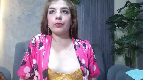 Snapshot of denise_babe_ chatting on October 25, 2025, 12:34 pm Laura online show from October 25, 2025, 12:34 pm