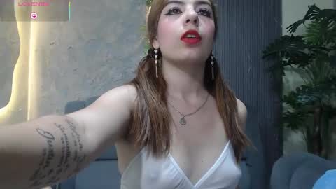 Snapshot of denise_babe_ chatting on October 26, 2025, 12:22 pm Laura online show from October 26, 2025, 12:22 pm