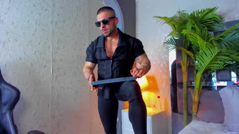 dennis_cox_ online show from February 18, 2025, 11:33 am