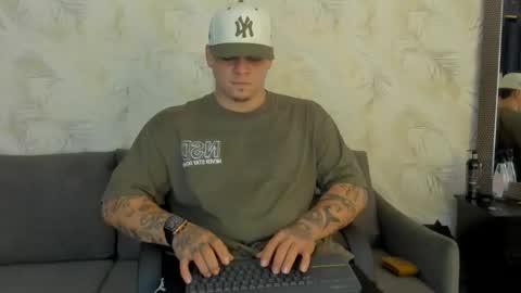 dennis munera online show from December 3, 2024, 11:01 am