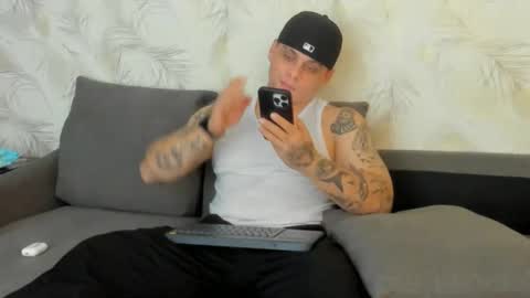 dennis munera online show from December 4, 2024, 11:08 am