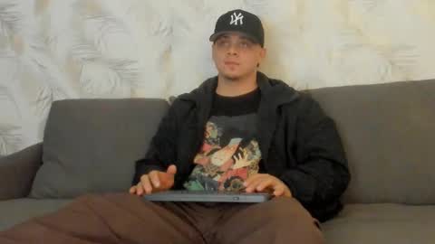 dennis munera online show from December 8, 2024, 10:52 am