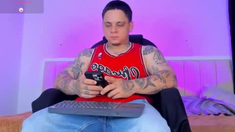 dennis munera online show from September 22, 2025, 11:01 am