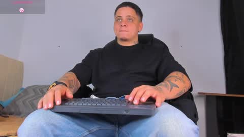 dennis munera online show from October 9, 2025, 9:29 am