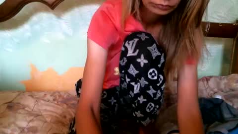 Snapshot of dennisxcarol chatting on September 15, 2025, 6:35 am DennisXCarol online show from September 15, 2025, 6:35 am
