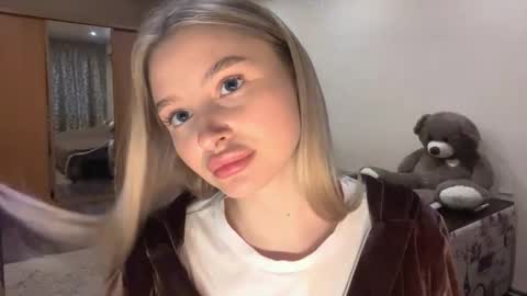 Snapshot of deonnagarn chatting on October 18, 2025, 2:29 pm Vi Victoria online show from October 18, 2025, 2:29 pm