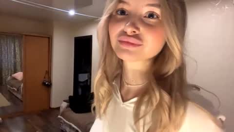 Snapshot of deonnagarn chatting on October 24, 2025, 2:24 pm Vi Victoria online show from October 24, 2025, 2:24 pm