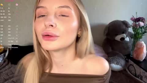 Snapshot of deonnagarn chatting on November 1, 2025, 1:02 pm Vi Victoria online show from November 1, 2025, 1:02 pm