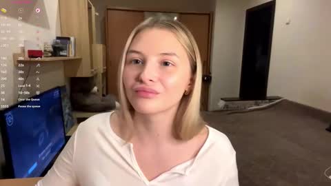 Snapshot of deonnagarn chatting on November 3, 2025, 4:52 pm Vi Victoria online show from November 3, 2025, 4:52 pm