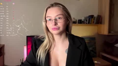 Snapshot of deonnagarn chatting on November 14, 2025, 1:32 pm Vi Victoria online show from November 14, 2025, 1:32 pm