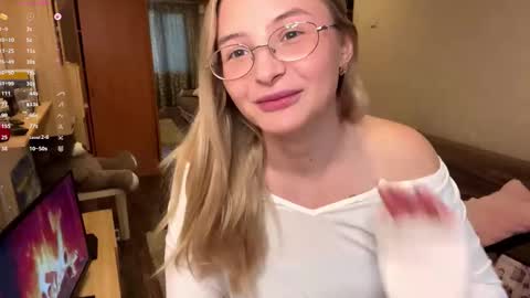 Snapshot of deonnagarn chatting on November 16, 2025, 12:22 pm Vi Victoria online show from November 16, 2025, 12:22 pm