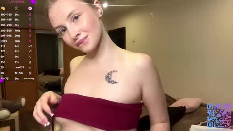 Snapshot of deonnagarn chatting on December 5, 2025, 1:20 pm Vi Victoria online show from December 5, 2025, 1:20 pm