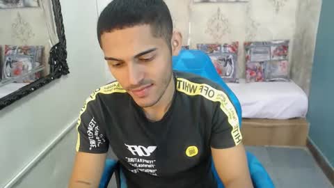 Snapshot of derek_storm_ chatting on November 6, 2025, 11:33 am D E R E K online show from November 6, 2025, 11:33 am