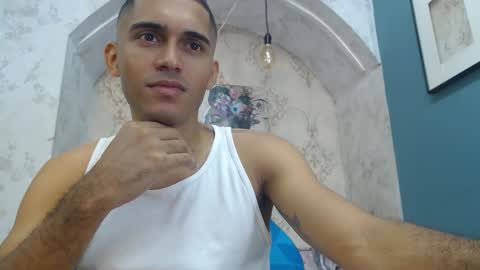 Snapshot of derek_storm_ chatting on November 7, 2025, 11:32 am D E R E K online show from November 7, 2025, 11:32 am