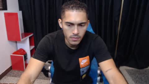 Snapshot of derek_storm_ chatting on November 22, 2025, 11:20 am D E R E K online show from November 22, 2025, 11:20 am