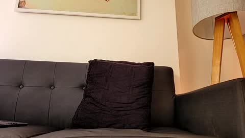 Derek independent model  online show from December 4, 2024, 4:05 pm