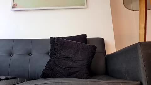 Derek independent model  online show from January 10, 2025, 5:02 pm