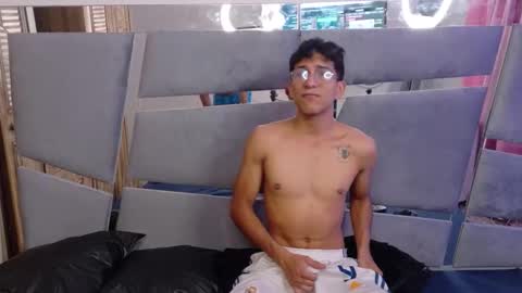 Snapshot of desire4duo chatting on November 22, 2025, 2:16 pm desire4duo online show from November 22, 2025, 2:16 pm