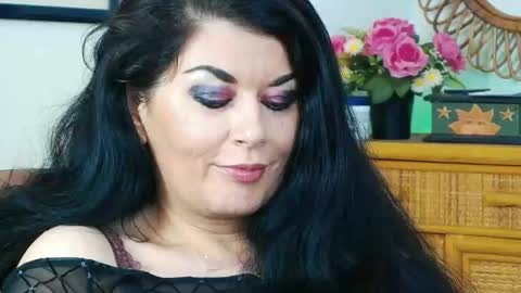 Snapshot of desirehellen chatting on February 24, 2025, 2:19 am HellenMoon online show from February 24, 2025, 2:19 am