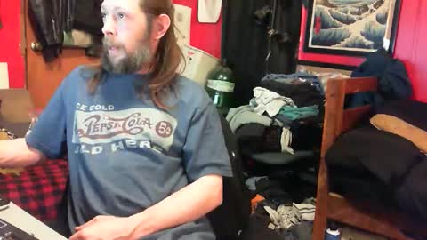 Snapshot of desolation2012 chatting on January 19, 2025, 11:23 am desolation2012 online show from January 19, 2025, 11:23 am