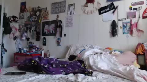 Snapshot of devilg1rl chatting on December 1, 2024, 10:21 pm poutyangel online show from December 1, 2024, 10:21 pm