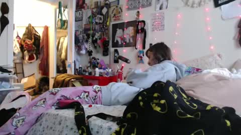 Snapshot of devilg1rl chatting on December 21, 2024, 10:51 pm poutyangel online show from December 21, 2024, 10:51 pm