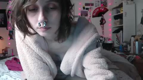 Snapshot of devilg1rl chatting on December 28, 2024, 7:22 am poutyangel online show from December 28, 2024, 7:22 am